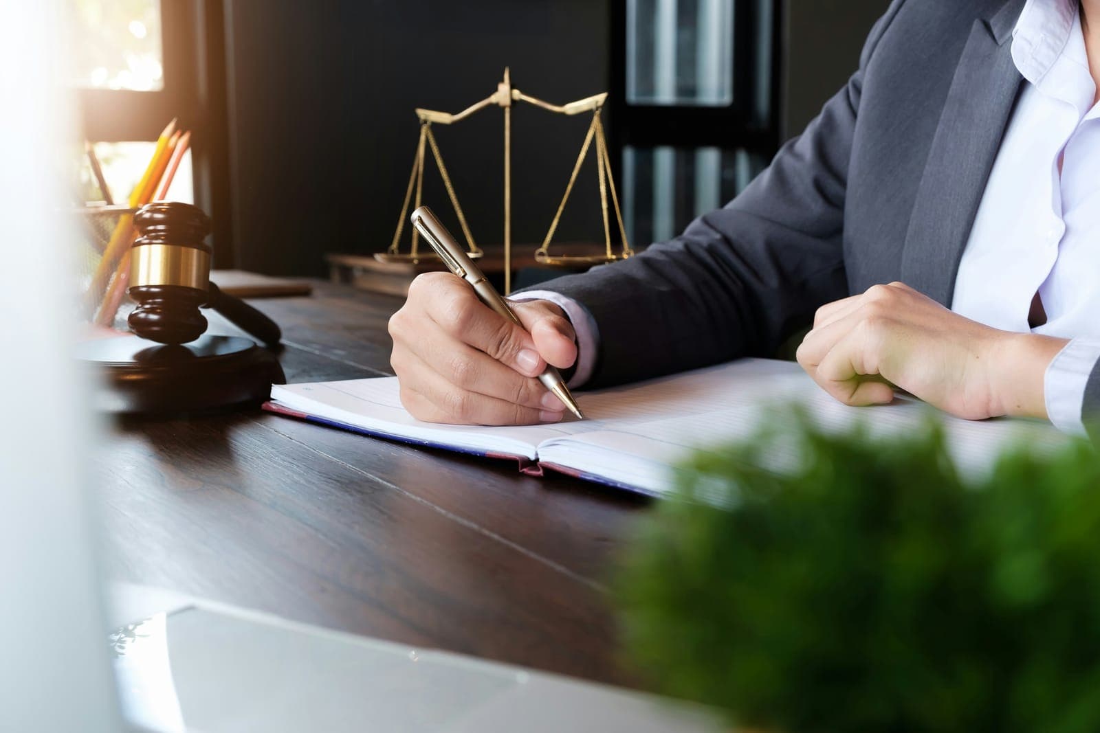 Top AI Apps For Insurance Defense Law Firms (2026)